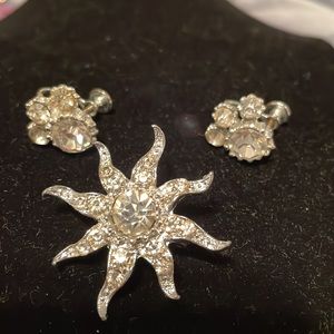 ⭐️Host Pick⭐️ Vintage rhinestone sun brooch and clip on earrings